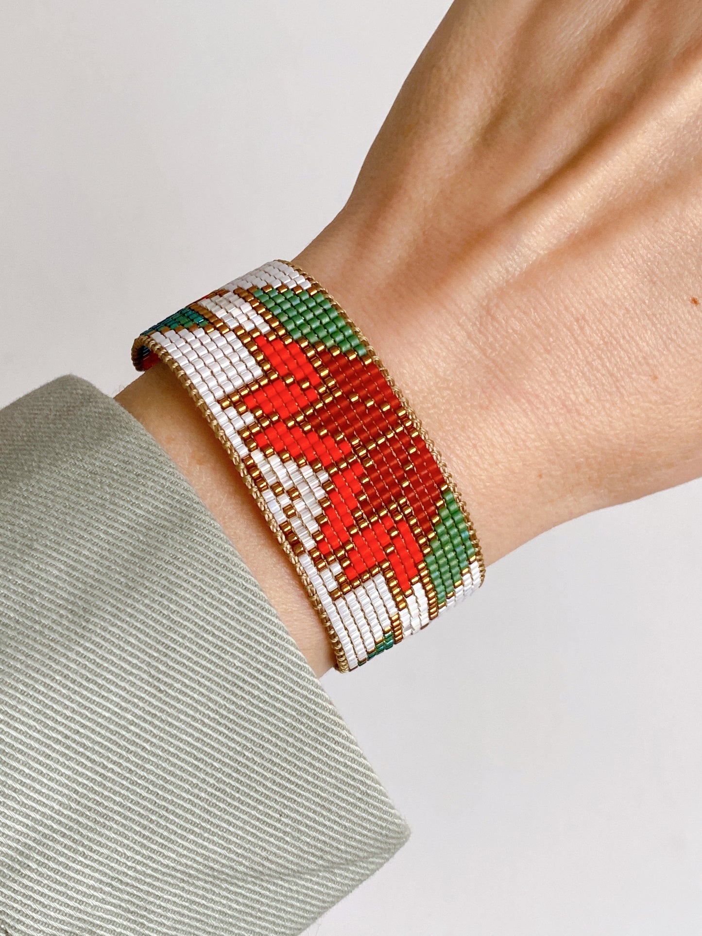 Red star bracelet