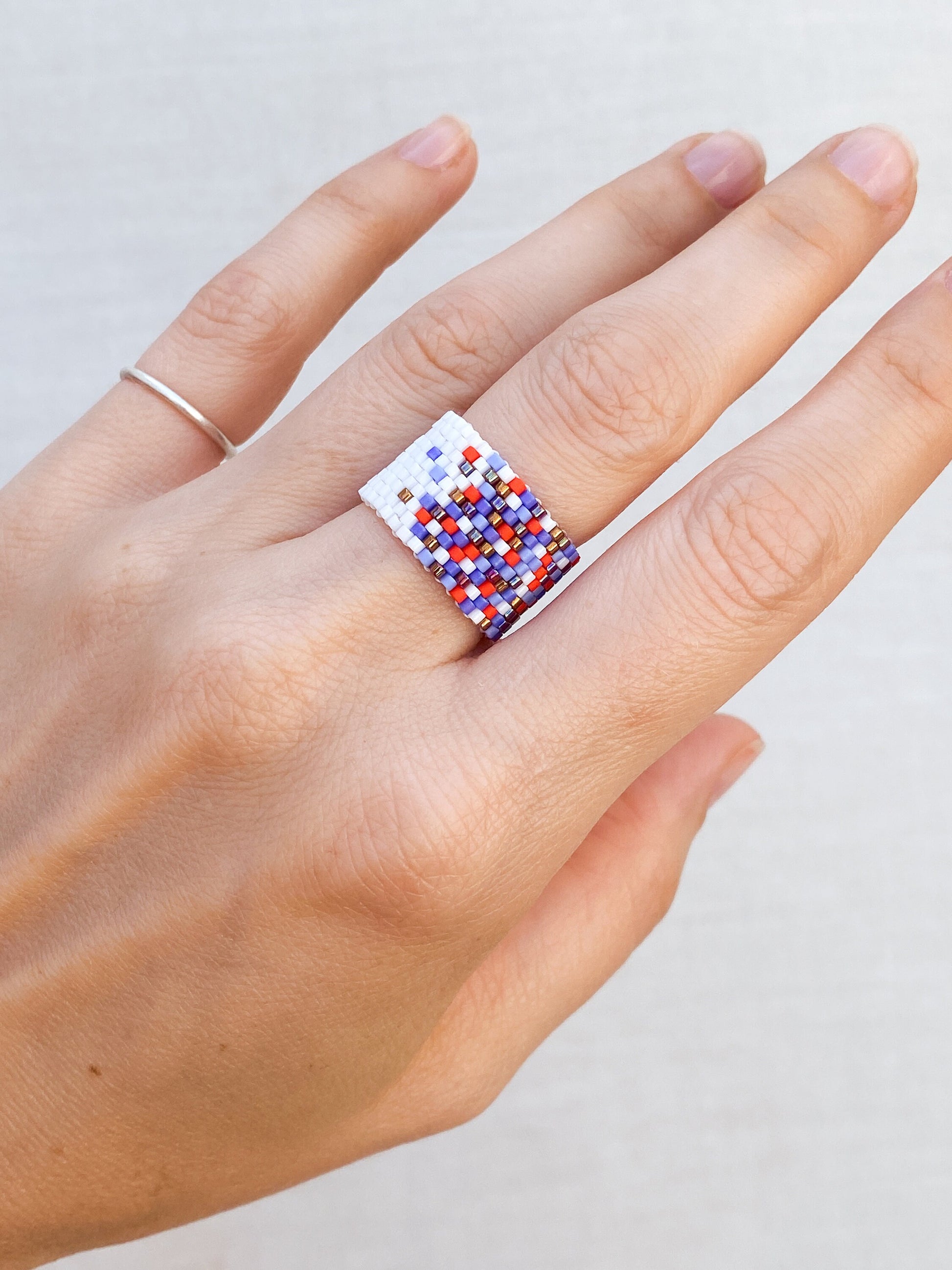 Minimalist geometric ring